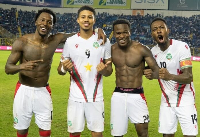 La selección de Surinam se llevó los tres puntos del Estadio Cuscatlán. Foto cortesía: Federación de Fútbol de Surinam.