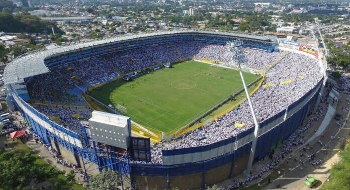 El estadio más grande de El Salvador verá reducido su aforo. Foto cortesía: Estadio Cuscatlán.