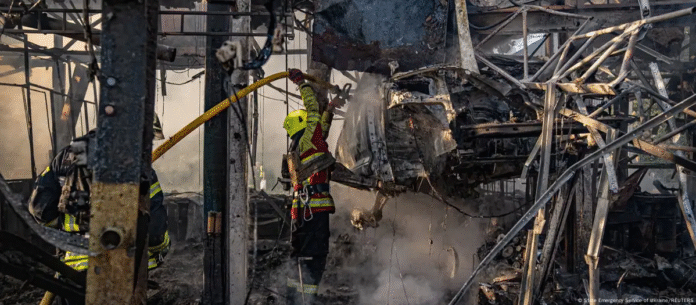 Restos calcinados tras un ataque ruso en Sumy, Ucrania. Imagen de referencia. Foto: Cortesía. Restos calcinados tras un ataque ruso en Sumy, Ucrania. Imagen de referencia. Foto: Cortesía.