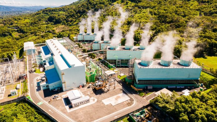 Planta geotérmica en El Salvador. Foto: Cortesía.