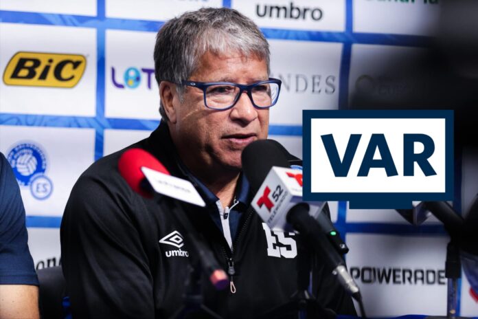 Bolillo VAR El estratega colombiano opinó acerca de las decisiones del árbitro norteamericano. Foto cortesía: La Selecta.