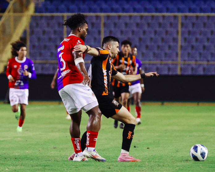 Orientales y occidentales no se sacaron diferencias. Foto cortesía: CD Águila.