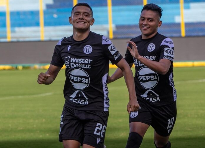 José 'Chule' Posada fue la figura del encuentro al anotar por partida doble. Foto cortesía: CD Hércules.