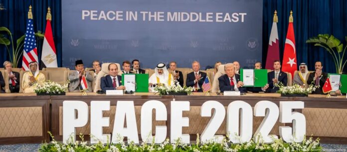 Jefes de Estado durante la firma de la declaración sobre el alto al fuego en Gaza, en la cumbre en Egipto (13.10.2025) Foto: Cortesía.