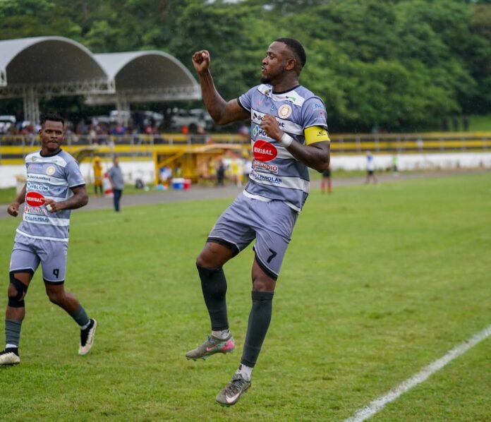 Jomal Williams llegó a ocho goles, es escolta del máximo anotador, Argueta, que lleva 9. Foto cortesía: AD Isidro Metapán.