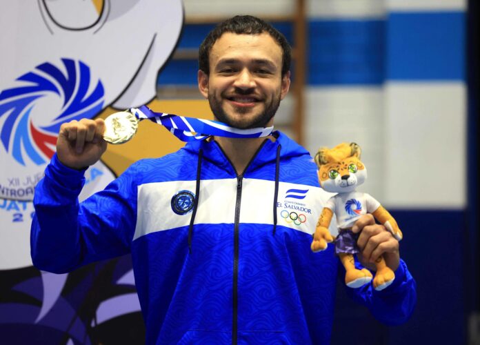 Jorge Merino Jorge Merino obtuvo oro en kumite -84 kilogramos. Foto cortesía: INDES.