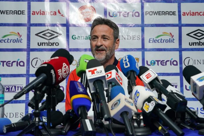 Thomas El timonel de los panameños habló ante los medios previo al partido ante El Salvador. Foto cortesía: FEPAFUT.