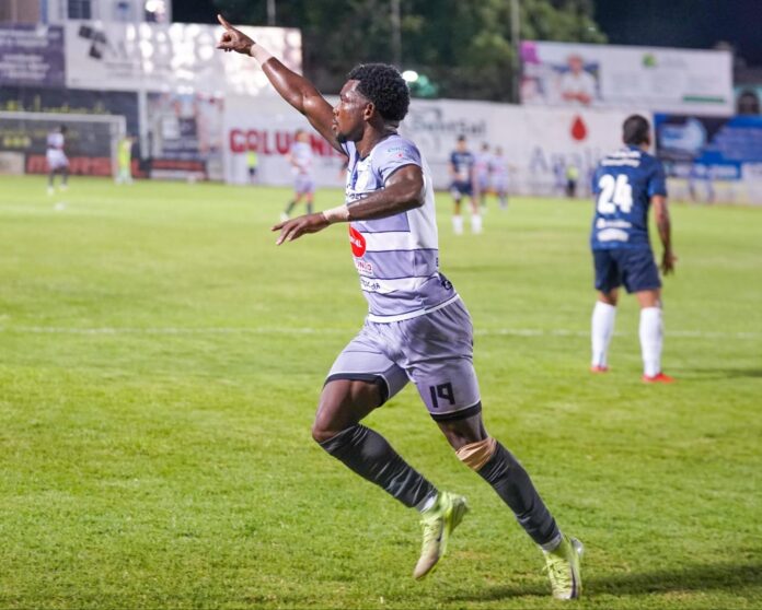 El gol de Urrutia fue suficiente para que el equipo de Efraín Burgos se lleve la victoria por la mínima. Foto cortesía: AD Isidro Metapán.