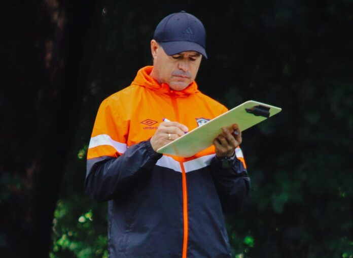 entrenador mexicano El técnico mexicano no ha perdido en la Primera División de El Salvador. Foto cortesía: CD Águila.