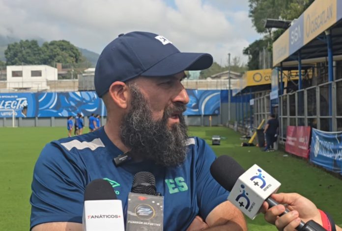 El estratega del equipo femenino habló acerca de la ausencia de amistosos. Foto cortesía: FESFUT.