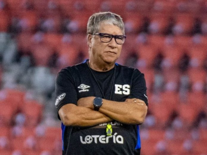 Hernán Darío Gómez Hernán Darío Gómez en el Estadio Rommel Fernández previo al inicio del compromiso. Foto cortesía: La Selecta.