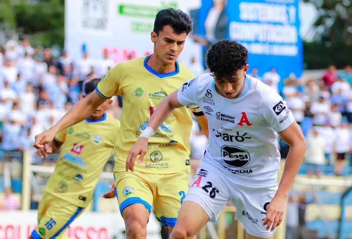 Noel Rivera no tuvo el mejor juego ante su exequipo. Foto cortesía: Alianza FC.