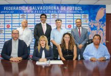 Yamil Bukele se inscribió oficialmente como candidato a la presidencia de FESFUT Yamil Bukele junto a la planilla que lo acompañará. Foto cortesía: FESFUT.