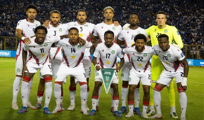 Surinam Surinam, que compartió grupo con El Salvador en las eliminatorias, busca su lugar en el Mundial. Foto cortesía: Federación de Fútbol de Surinam.