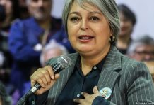 Chile: derechistas arremeten contra Jara en último debate