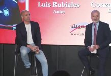 Agreden con huevos al expresidente de la Federación Española, Luis Rubiales El momento previo al ataque del dirigente. Foto cortesía: Esport3.