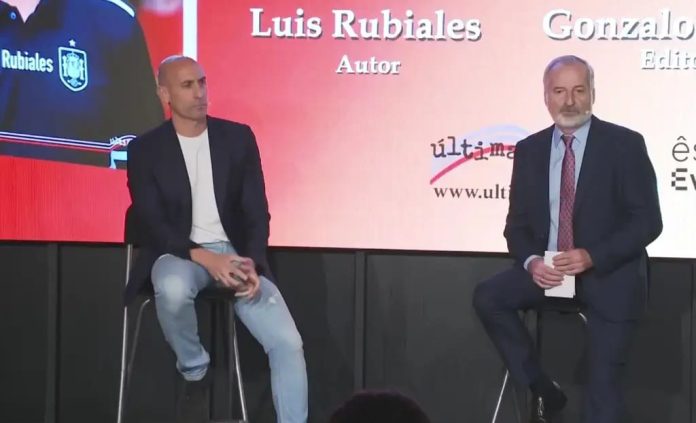 El momento previo al ataque del dirigente. Foto cortesía: Esport3.