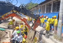 Accidente laboral en obra de cableado subterráneo deja dos muertos y dos lesionados; compañía constructora cubrirá gastos médicos y funerarios