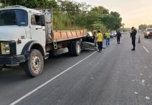 Muere conductor tras colisionar contra camión, en San Juan Nonualco
