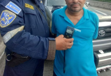 Detienen a conductor en estado de ebriedad en carretera al Puerto de La Libertad