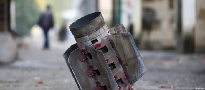 El casquillo de un misil tras los últimos bombardeos durante el conflicto militar en la región separatista de Nagorno Karabaj, en octubre de 2020. Imagen de referencia. Foto: Cortesía.