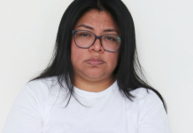 Acusada de hurto de más de $137,000 en agencias de vehículos enfrentará proceso en detención