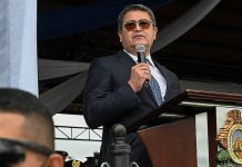 Expresidente indultado por Trump niega regreso a Honduras