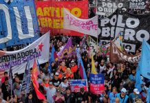 Miles protestan en Argentina contra reforma laboral de Milei