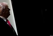 Trump defiende su gestión económica ante baja popularidad