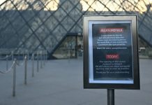 El Museo del Louvre en París, cerrado por huelga