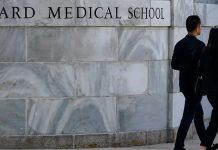 El exjefe de la morgue de Harvard, condenado a 8 años