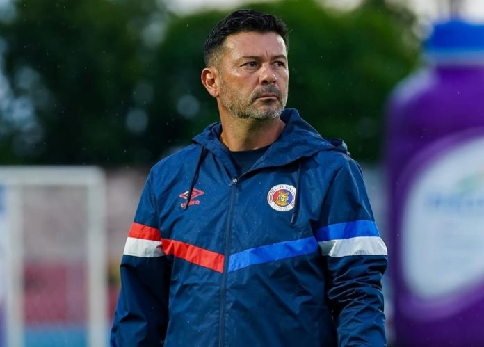 Adrián Sánchez durante su etapa como asistente técnico. Foto cortesía: Adrián Sánchez en Instagram.