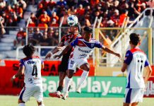 Águila cayó de local en la ida de semifinales ante el ‘Toro’ Fue un partido disputado que terminó con dos rojas. Foto cortesía: CD Águila.