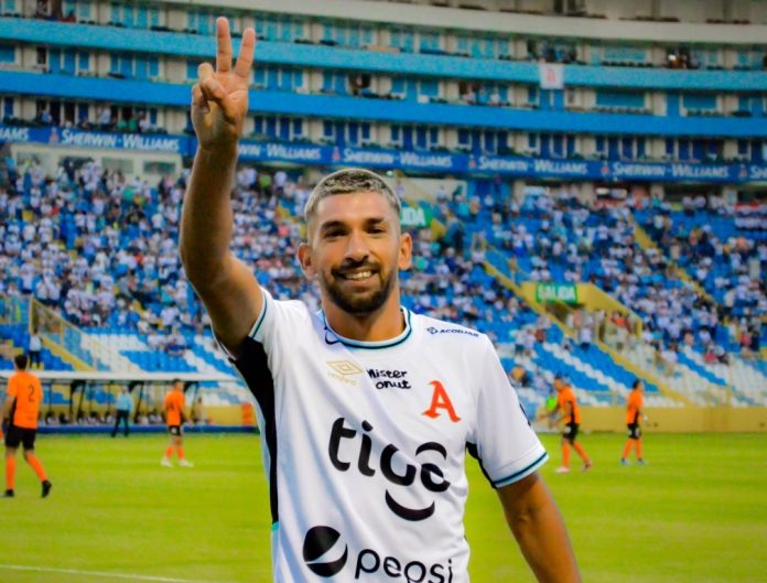 El uruguayo no seguirá con los 'Paquidermos'. Foto cortesía: Alianza FC.