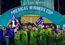 Barra de Santiago perdió ante Sportivo Luqueño y es subcampeón de América Frank Velásquez levantando el trofeo del segundo lugar. Foto cortesía: INDES.