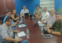 El Comité Ejecutivo de Yamil Bukele no cobrará dietas por cada sesión de trabajo Yamil Bukele junto a su equipo de trabajo. Foto cortesía: FESFUT.