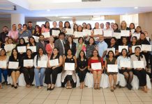 Gradúan a la primera generación de mujeres operadoras de tractores de terminal Foto: Cortesía.
