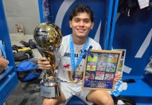 Elías Gumero, luego del título de Firpo: “Somos un grupo muy joven, no basta con esto, queremos más” El 'Pampero' junto a la copa. Foto cortesía: Elías Gumero.