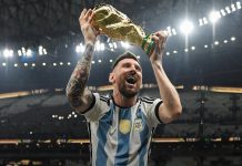 Se cumplieron 3 años de la final de Qatar 2022 Lionel Andrés Messi junto a la copa. Foto cortesía: FIFA.