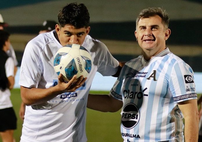 Luis Tobar fue la figura al anotar el tres ocasiones. Foto cortesía: Alianza FC.