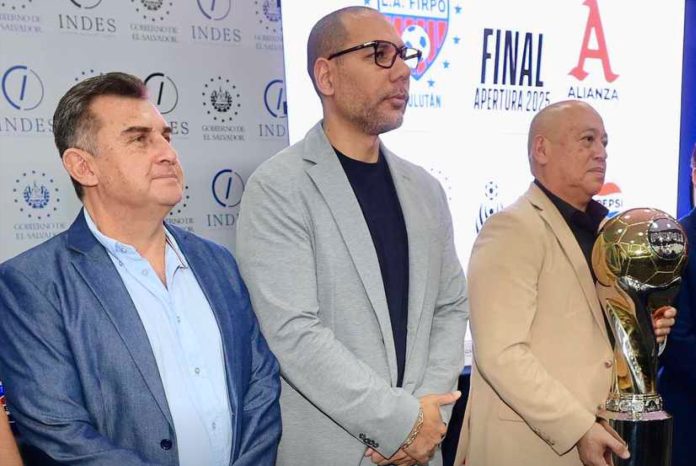 Yamil Primera División Bukele se reunió con los dirigentes de la Primera División. Foto cortesía: INDES.