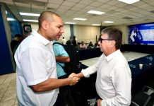 Yamil Bukele se reunió con el ‘Bolillo’ y el resto del equipo de trabajo de la Federación Yamil junto al 'Bolillo'. Foto cortesía: FESFUT.