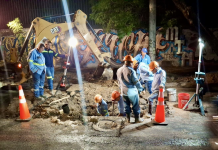 Reparan fuga de agua potable en bulevar Tutunichapa, San Salvador