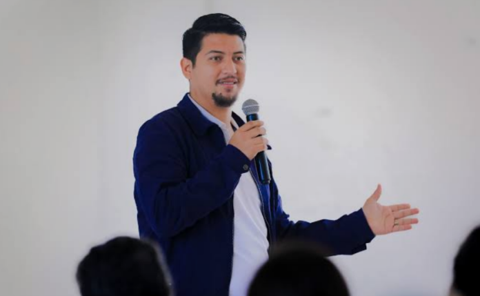 Aragón dejó el cargo de alcalde interino de San Salvador Este tras seis meses en funciones, luego de que el concejo municipal aprobara su sustitución. Imagen de referencia. Foto: Cortesía. Elías Aragón dejó el cargo de alcalde interino de San Salvador Este tras seis meses en funciones, luego de que el concejo municipal aprobara su sustitución. Imagen de referencia. Foto: Cortesía.