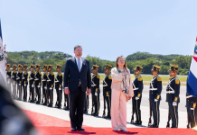 Presidente de Costa Rica llega a El Salvador para agenda bilateral que incluye recorrido por el CECOT junto a Nayib Bukele