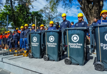 Despliegan a cerca de 1,000 trabajadores para plan de limpieza en San Salvador Centro durante festividades navideñas