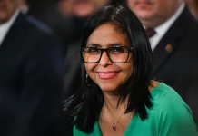 Delcy Rodríguez jura como presidenta de Venezuela «por Maduro y por Chávez» Delcy Rodríguez en su juramentación como presidenta de Venezuela, este lunes en la Asamblea Nacional.Federico ParraAFP
