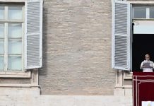 El Papa pide por la paz en su primera misa del año