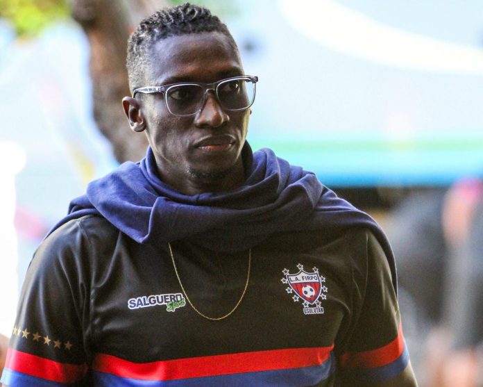 El central colombiano Arizala en la llegada 'Pampera' a Honduras. Foto cortesía: Luis Ángel Firpo.