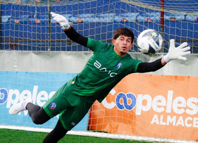 Mario en el entreno con los 'Toros'. Foto cortesía: AD San Carlos.